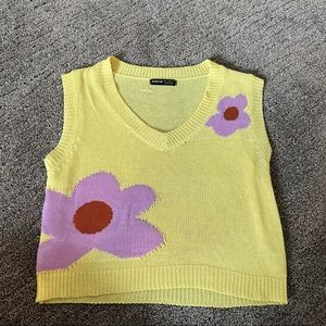 SHEIN Super Cute Yellow Sweater Vest With Flowers